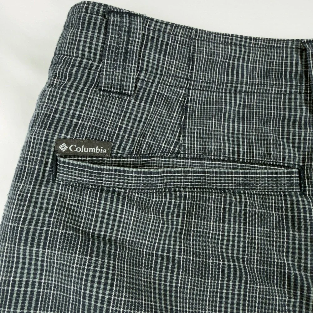 Columbia Mens Omni-Shade Plaid Cargo Shorts 32 Navy Blue Grey 112 AM4364